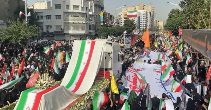 Ceremoni zyrtare në Teheran për dhjetëra të vrarë nga sulmet e fundit izraelite. Foto: BBC